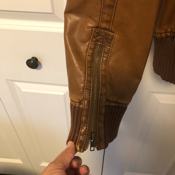 Le Chateau Pleather Jacket - Picture 4 of 4